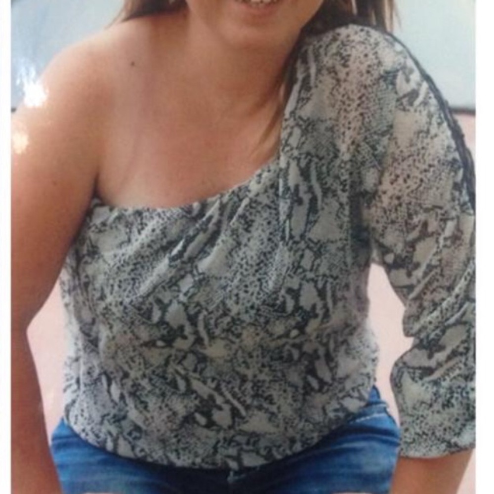 Super cute snake skin shirt